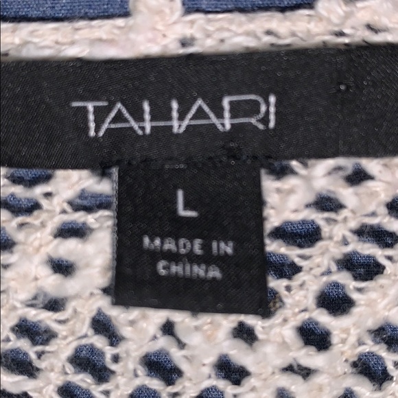 Tahari light weight sweater size Large - Picture 2 of 3